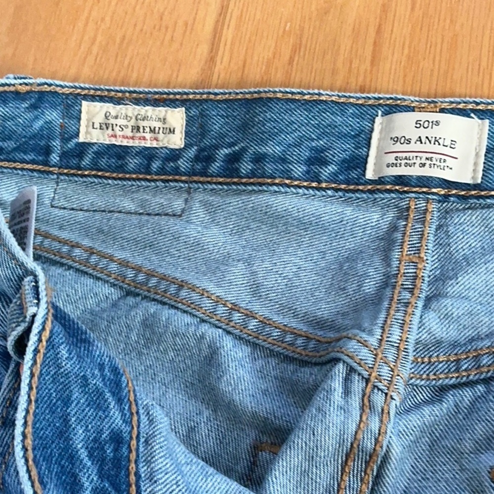 Levi's Classic Blue Ankle Jeans - Picture 4 of 5